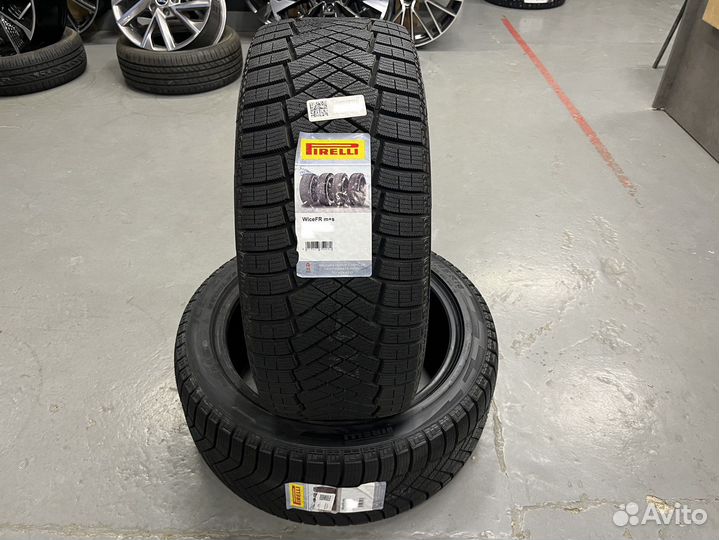 Pirelli Ice Zero FR 255/55 R19 111H