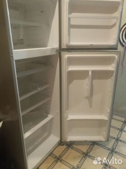 Холодильник бу Sharp 2-камерный No-frost серебрист