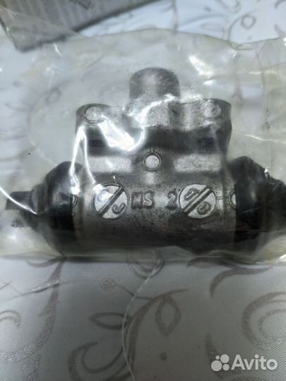 Цилиндр тормозной задний зад прав/лев4845031010