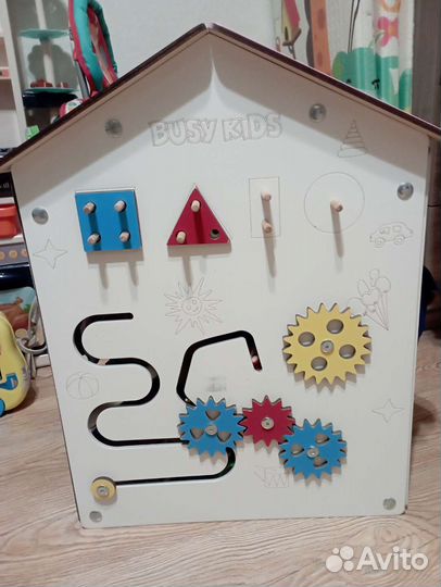 Бизиборд домик