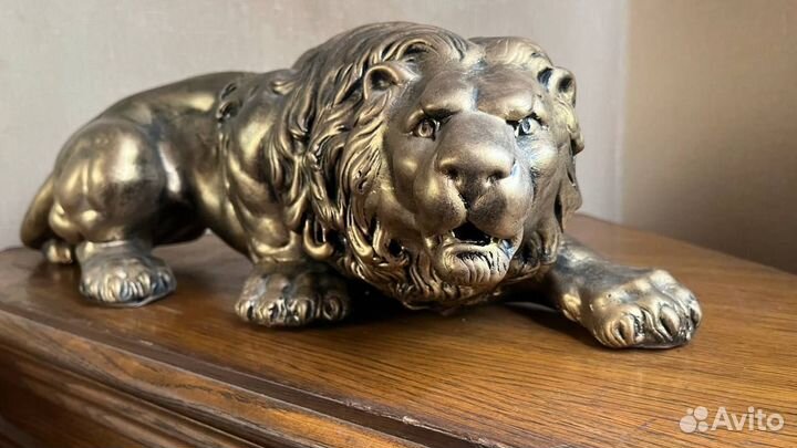 Гипсовая фигура лев