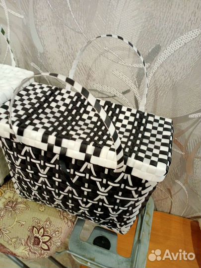 Корзина плетеная из упаковочной ленты