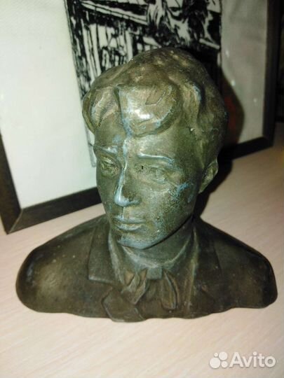 Бюст Есенина