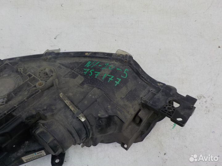 Фара правая Mitsubishi Outlander