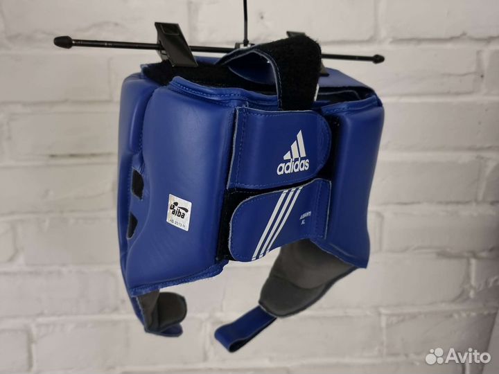 Боксерский шлем adidas aiba