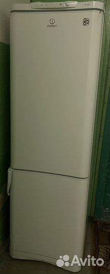 Холодильник Indesit бу