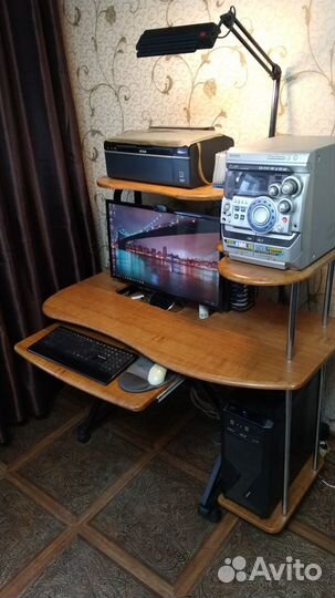 Компьютерный стол на колёсах (Корея)