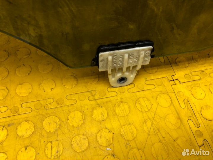 Стекло двери переднее левое Infiniti Fx35