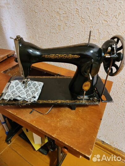 Машинка швейная