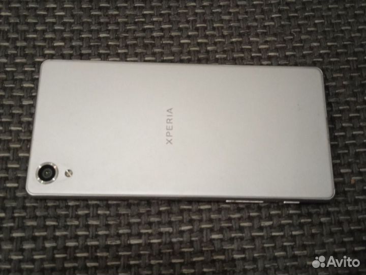 Sony Xperia X, 3/32 ГБ