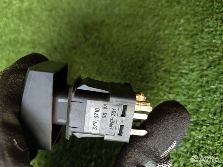 Кнопка аварийки 3793710 Datsun