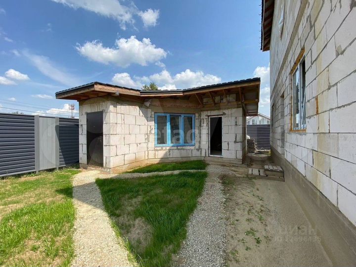 Дом 200 м² на участке 5 сот.