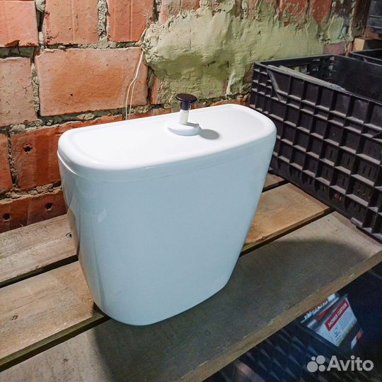 Бачок для унитаза пластиковый с арматурой