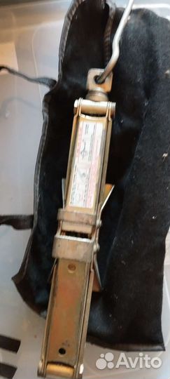 Домкрат механический винтовой