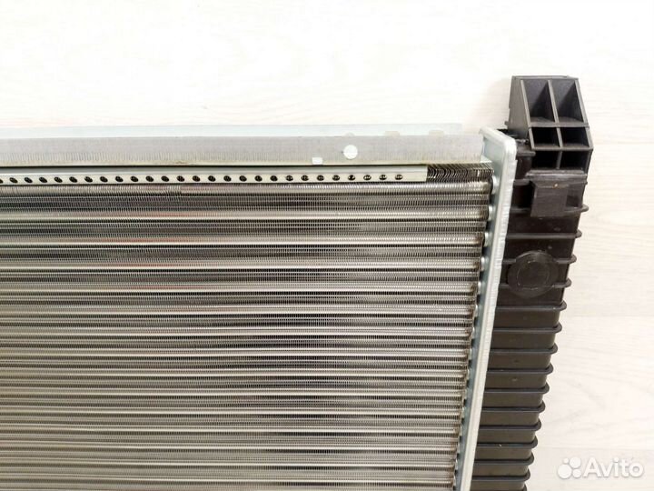 Радиатор охлаждения Mercedes Sprinter 208D-409D