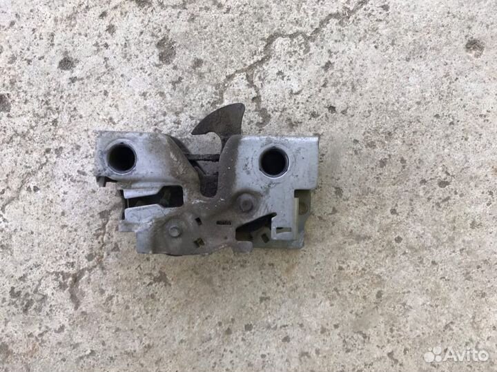 Замок капота Skoda Rapid VW Polo