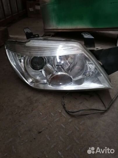 Фара передняя правая