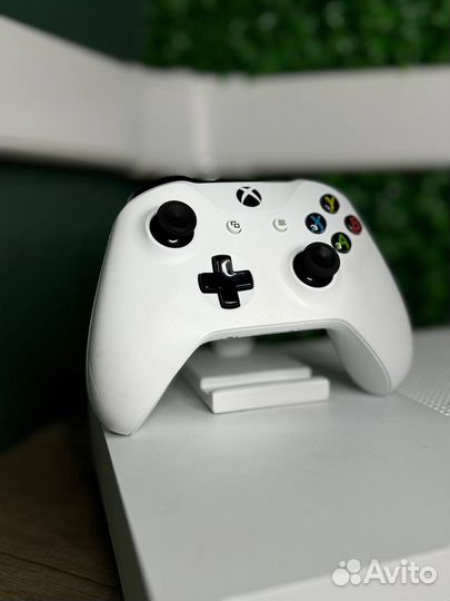 Xbox One S 500gb с кучей игр