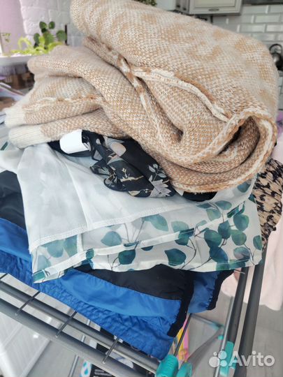 4 платья,2 юбки,куртка,костюм,кофта,блузка, майка