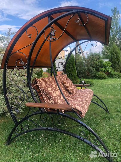 Висячая качель с крышей 