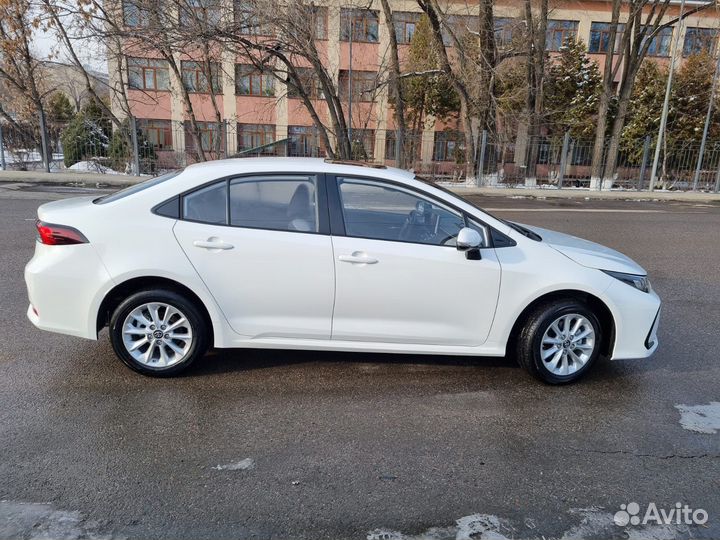 Toyota Corolla 1.8 CVT, 2022, 40 км