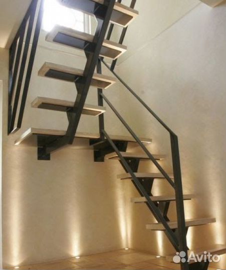 Каркас из метала Забежной Лестницы на Второй Этаж