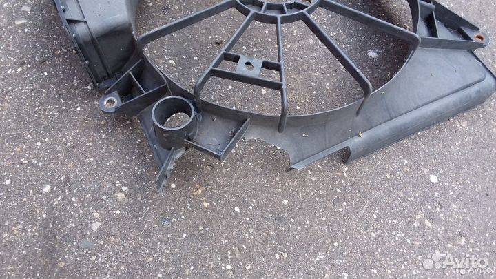 Диффузор радиатора Toyota Celsior Lexus LS430