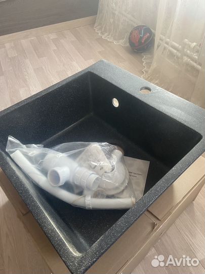 Раковина для кухни черная камень