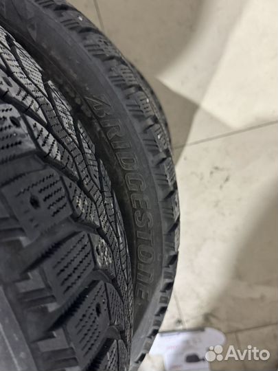 Bridgestone Blizzak Spike-01 215/50 R17