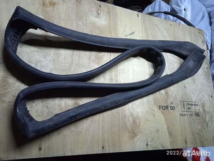 Уплотнитель лобового стекла ford Mustang 5 cabrio