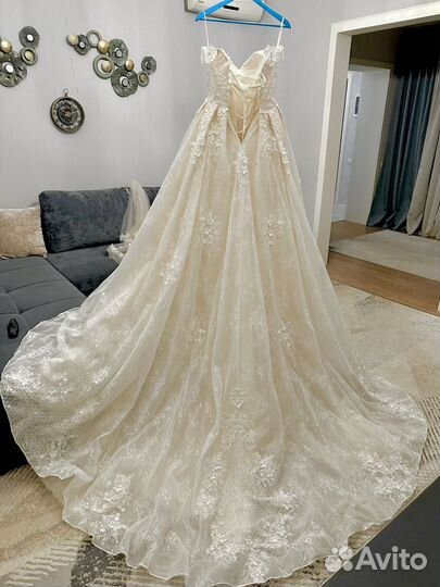 Свадебное платье 42 44 пышное со шлейфом