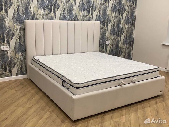 Кровать с матрасом двуспальная