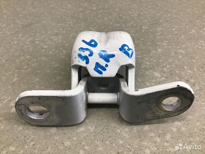 Петля двери передней правой верхняя Hyundai Santa