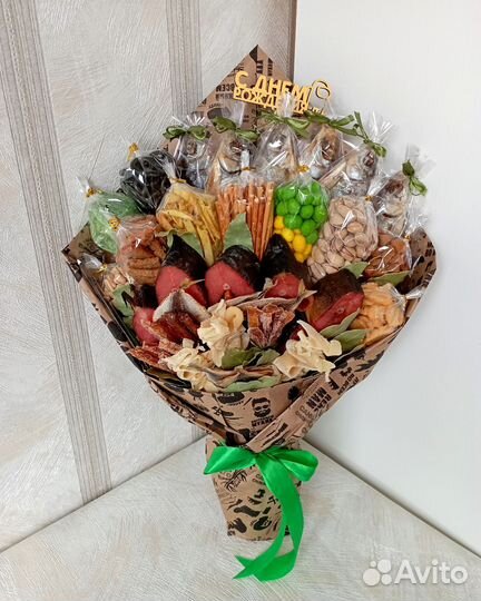 Мужской букет в подарок Челябинск vkusbyket