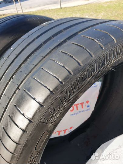 Michelin Pilot Super Sport 285/35 R21 и 325/30 R21 108Y