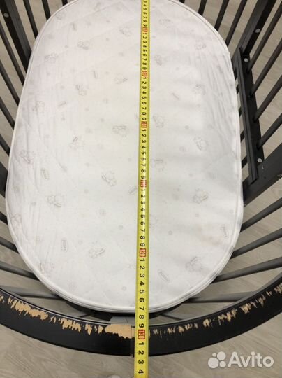 Детская кроватка с маятником