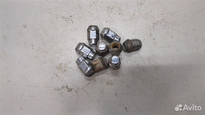 Гайка колесная Chrysler Town-Country 2008, 2010