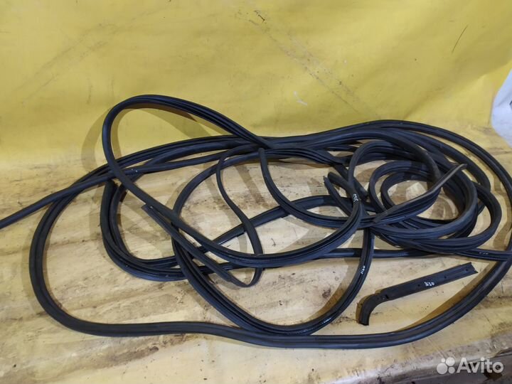 Уплотнитель резинка внутри Nissan Qashqai J10