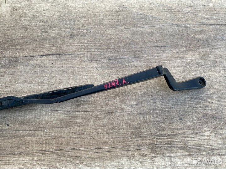 Поводок стеклоочистителя левый Skoda Fabia 6Y AUA