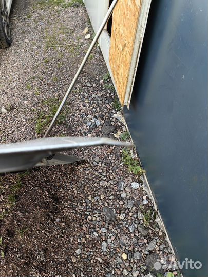 Капот на Subaru legacy