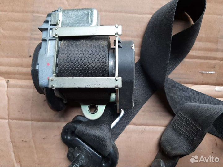 Ремень безопасности левый Mitsubishi Colt Z34