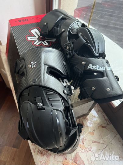 Мото наколенники Брейсы Asterisk Carbon Cell 1