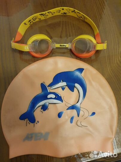 Очки, шапочка, сланцы для плавания
