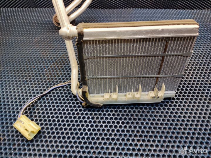 Радиатор печки Toyota isis