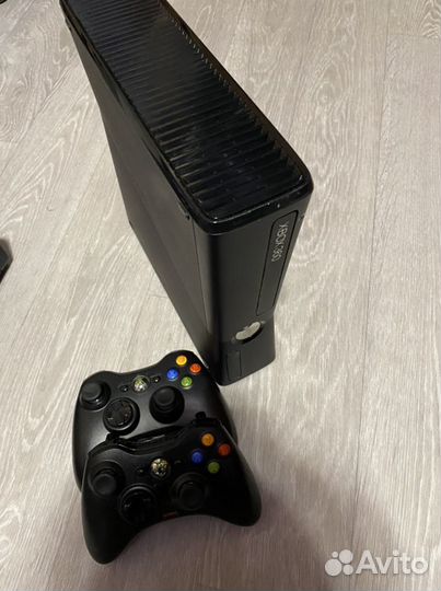 Xbox 360 S 45 игр 2 геймпада