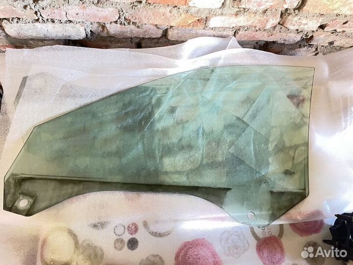 Стекло левое и правое переднее 2003г ауди-А6