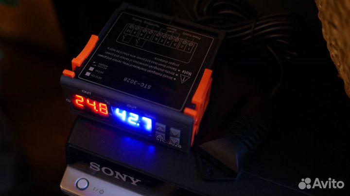 Контроллер температуры и влажности STC-3028