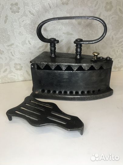 Старинный Чугунный Угольный Утюг.Разные