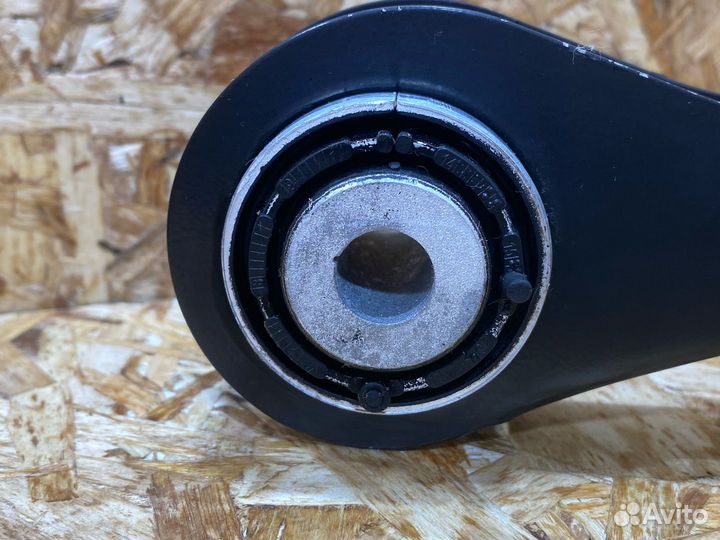 Рычаг задний левый Audi A4 B9 2016 8W0501529D