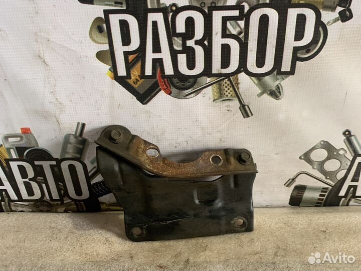 Chevrolet cobalt кронштейн выпускного коллектора